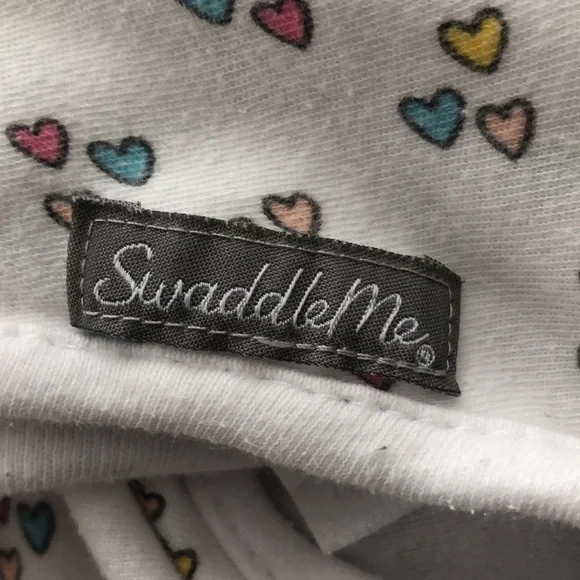 Slight discoloration around neck opening, baby swaddles. - Picture 5 of 6